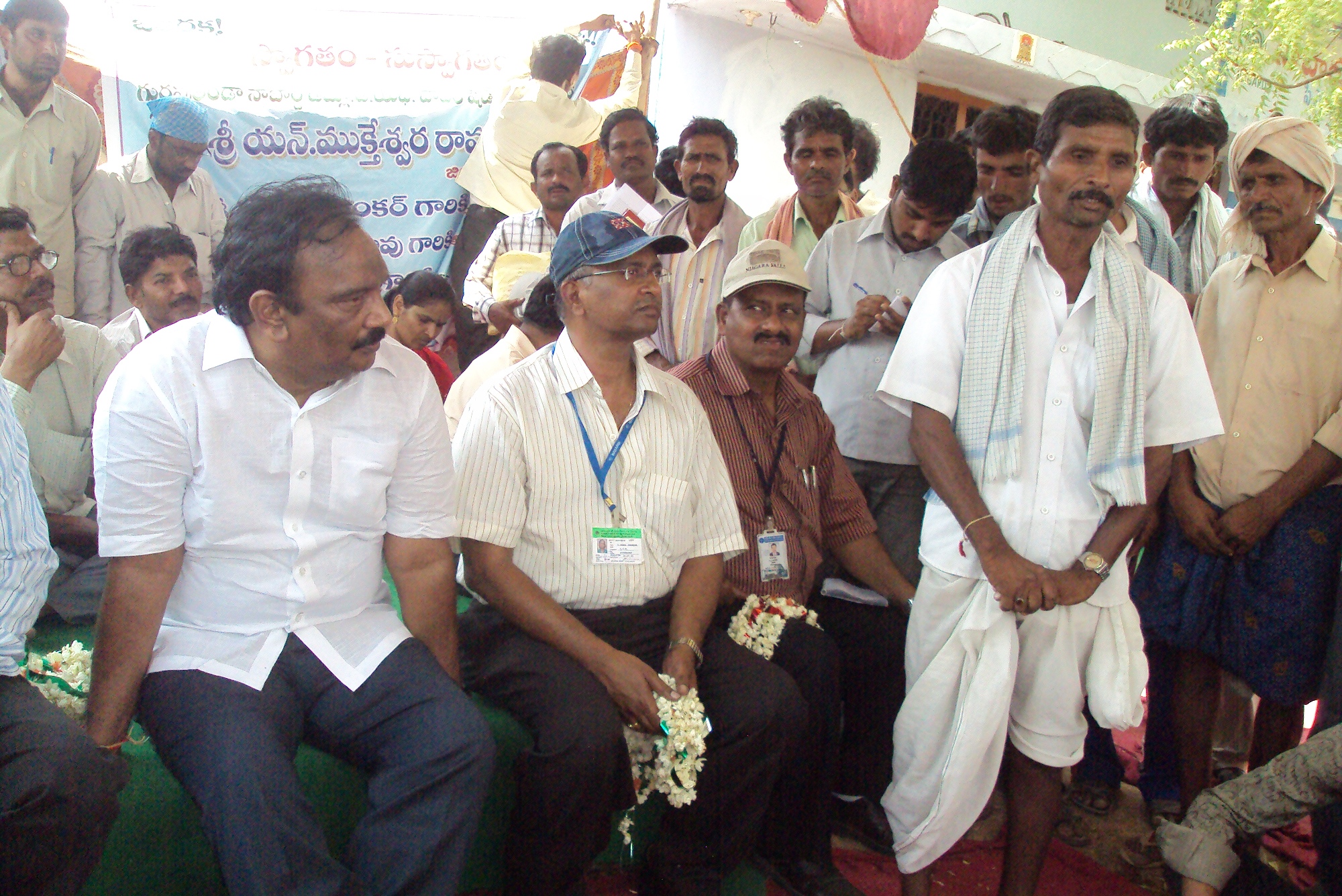 /media/ards/Nalgonda Dist collector and NABARD AGM, Lead bank manager watershed area visit.JPG